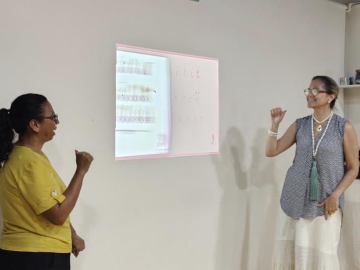 Fundación ADEMM presidida por Belem Paredes realiza taller de introducción a la Lengua de Señas Mexicana