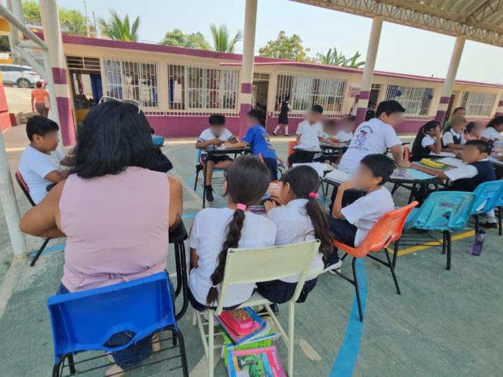 Ola de calor: Toman clases al aire libre en escuelas de Poza Rica