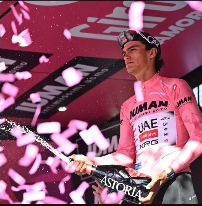 Mexicano Isaac del Toro domina el Giro de Italia