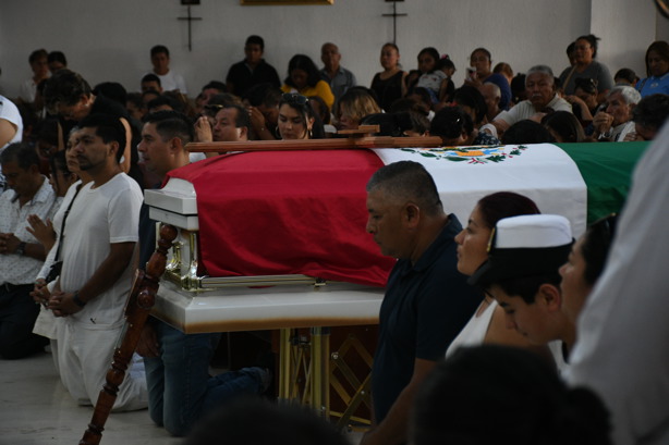Sepultan en Xalapa a América Yamileth, cadete fallecida tras accidente del Buque Escuela Cuauhtémoc