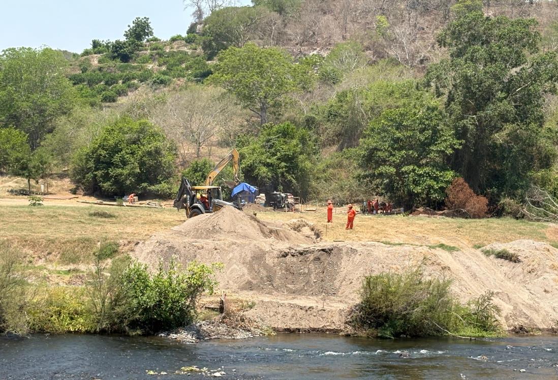 Alertan sobre la extracción de agua en el río Cotaxtla en plena época de estiaje