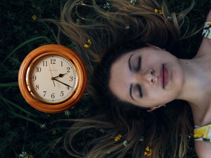 ¿Por qué no debo preguntar la hora en un sueño?