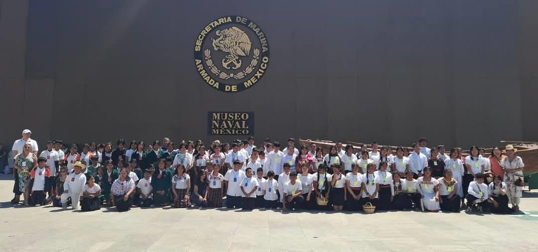 Socios del Club Rotario Veracruz traen a niños de la sierra de Zongolica a visitar el Puerto