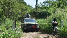 En límites de Jáltipan y Texistepec, hallan en fosa clandestina a hombre decapitado | VIDEO