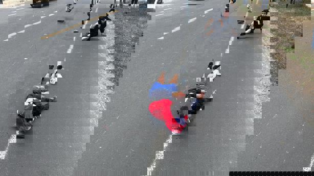 Dos hombres son arrollados al intentar cruzar la carretera, en Perote