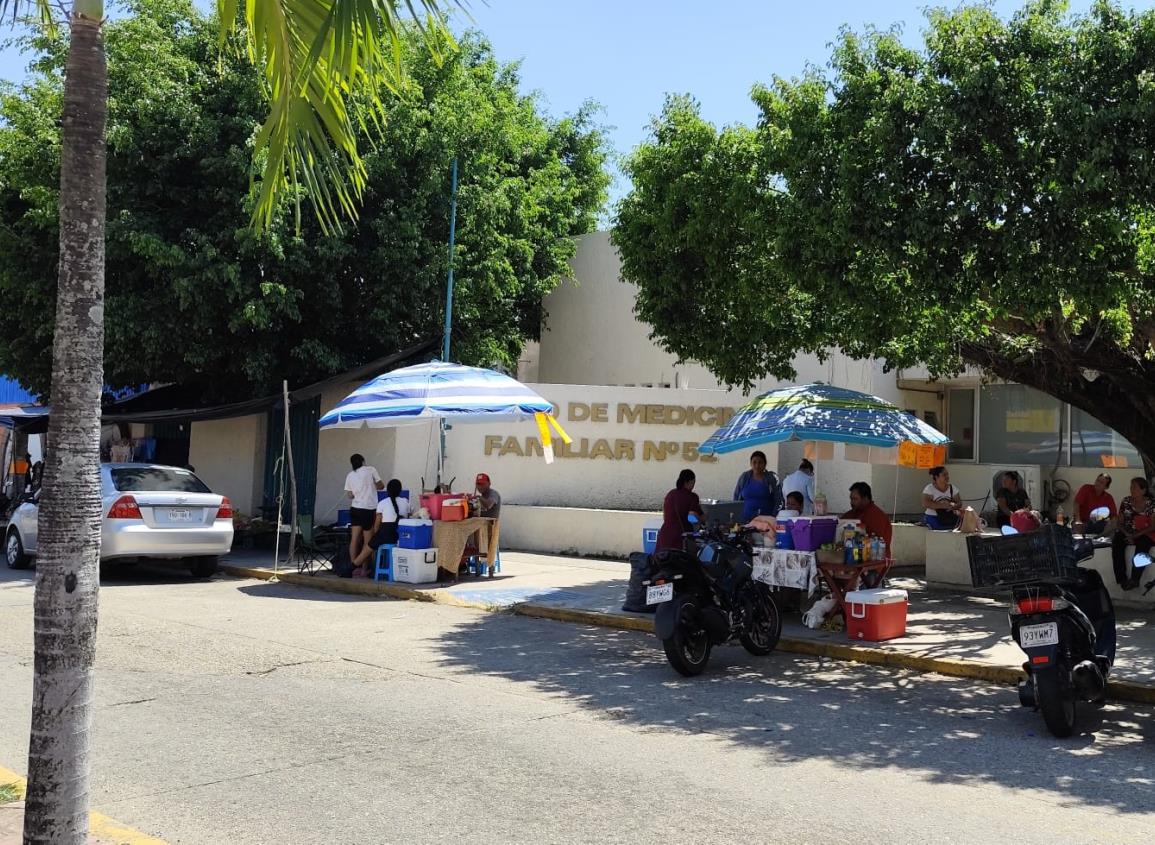 Derechohabientes señalan falta de insumos en Unidad Medica Familiar No. 52  IMSS Naranjito
