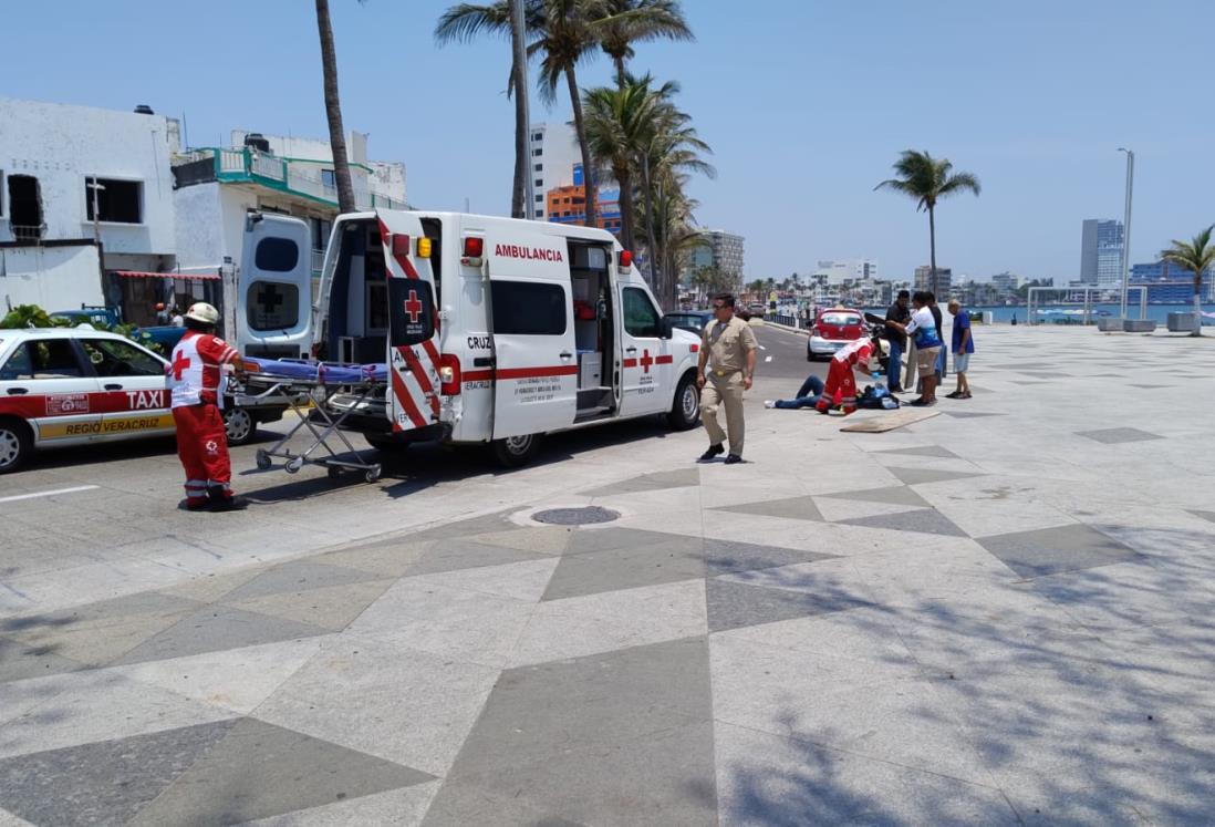 Joven derrapa su moto en el bulevar Manuel Ávila Camacho en Veracruz