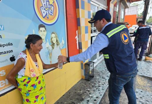 Por calor, implementa PC módulos móviles de hidratación en Poza Rica