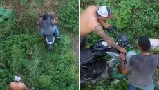 Deja moto encendida y cae al arroyo desde un puente en Úrsulo Galván; dueño logra rescatarla