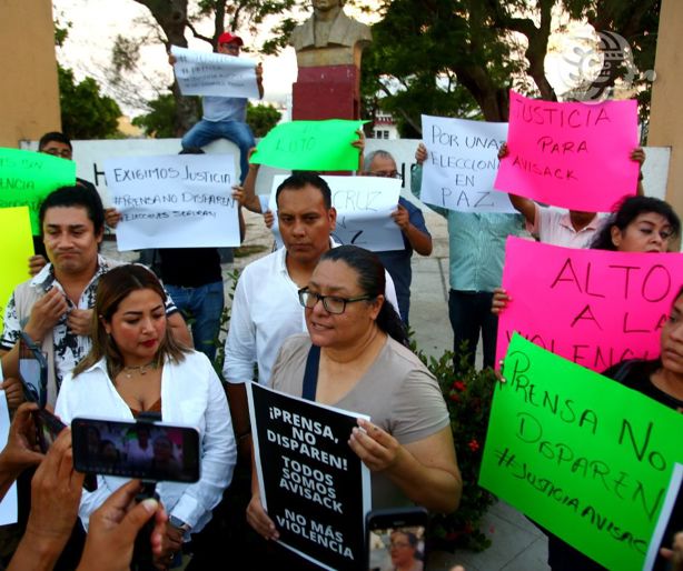 ¡Ni una periodista menos, no más violencia política!, APEC protesta en memoria de la compañera Avisack Douglas