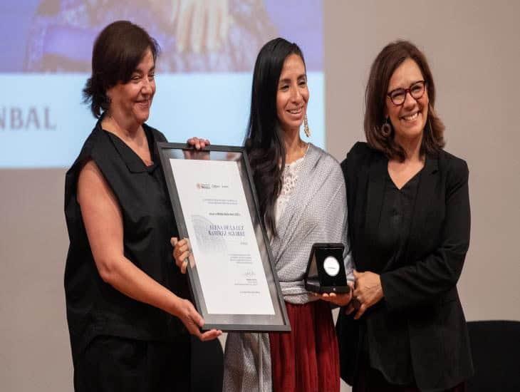 Entregan Medalla Bellas Artes 2025 a Elena Ramírez Mamá Elena