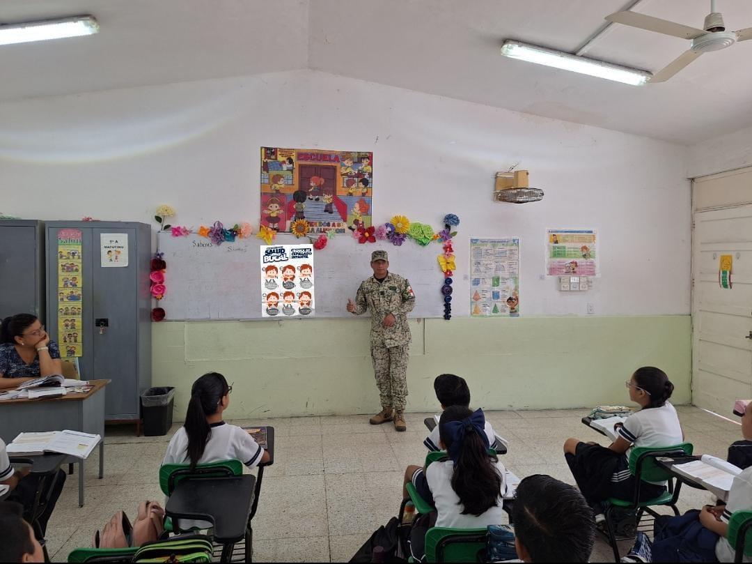 Ejército Mexicano imparte clases de salud bucal a alumnos de primaria en Boca del Río