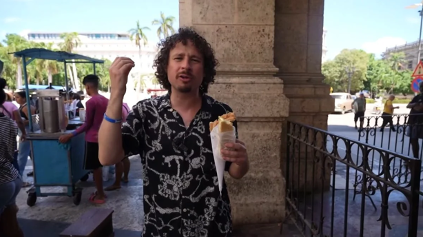 Luisito Comunica causa polémica al grabar video en Cuba; así se disculpó el YouTuber