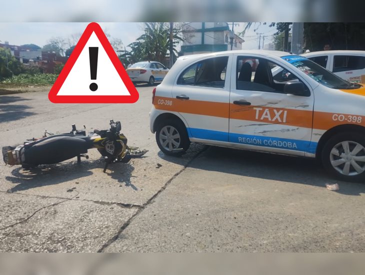 Motociclista se lesiona al chocar con un taxi en Córdoba