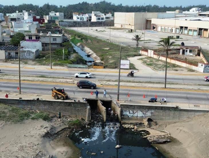 Demolerán boca de tormenta tras colapso de losa en el malecón, advierten reducción de carriles | VIDEO