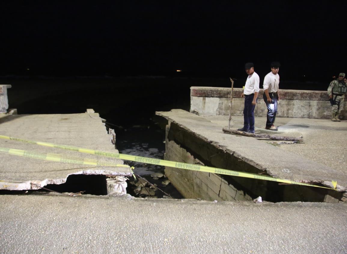 Se hunde losa en el Malecón de Coatzacoalcos; pareja resulta lesionada l VIDEO