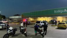 Identifican a hombre ejecutado afuera de un supermercado en Minatitlán