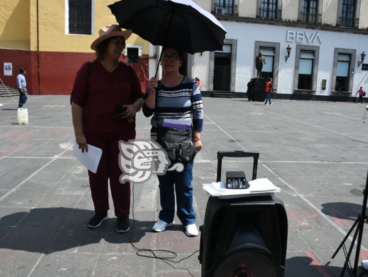 Maestras del SNTE protestan en Xalapa; acusan hostigamiento