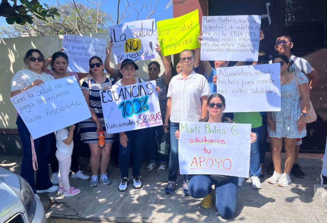 Protestan madres de familia por la falta de cocina en estancia infantil del ISSSTE en Boca del Río | VIDEO