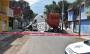 Caos: Tráiler se sale de la autopista y derriba postes en Nogales; daña viviendas (+Video)