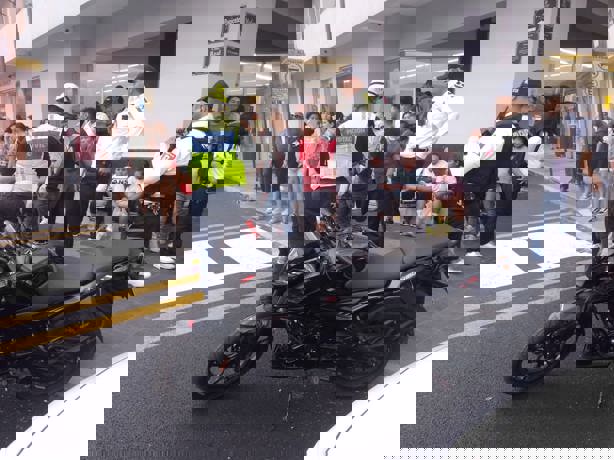 Chocan moto y auto en pleno centro de Orizaba; un lesionado (+Video)
