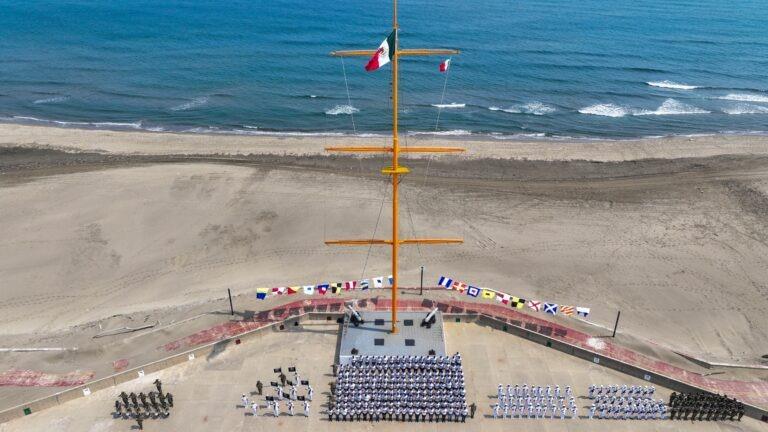 Realizan ceremonia de protesta a la bandera nacional para marineros del Servicio Militar Nacional