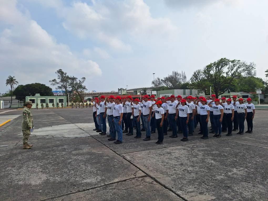 237 jóvenes que realizan su Servicio Militar Nacional en Boca del Río reciben adiestramiento castrense
