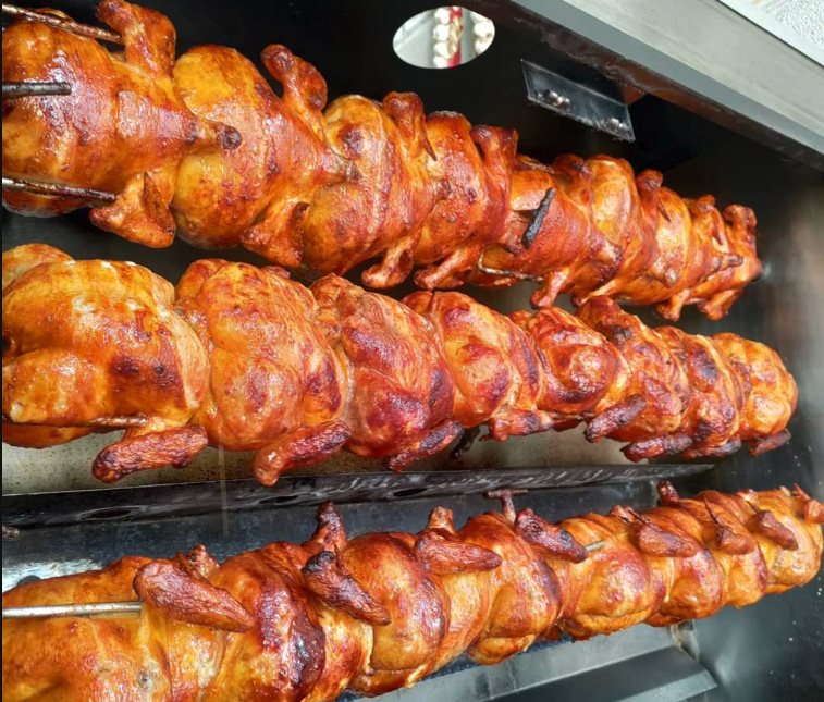 Se vuelve caro comer pollo asado o rostizado en Agua Dulce