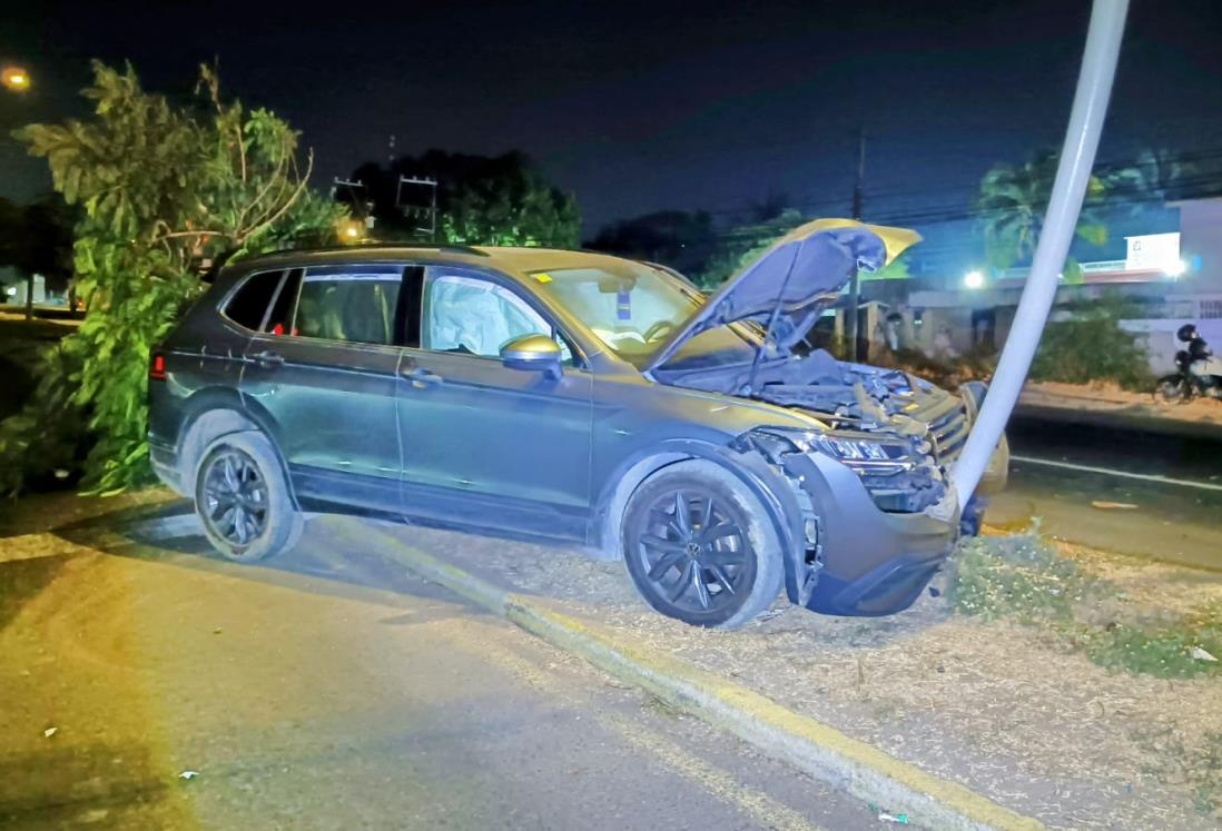 Conductor choca y abandona su camioneta en Tejería; rapiñan piezas del vehículo y pertenencias