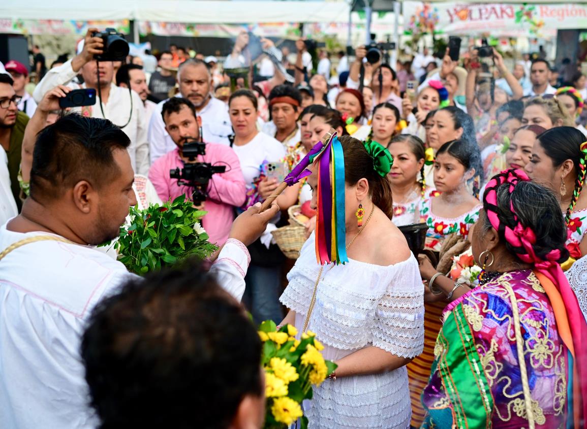 Inició el Encuentro Cultural Veracruzano Yolpaki; Rocío Nahle encabeza desfile