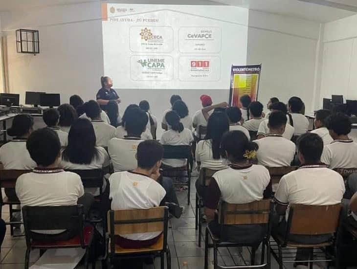 Desplegan jornada de orientación preventiva para jóvenes en Las Choapas, buscan alejarlos de adicciones