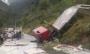 Camión cae sobre motociclistas en Las Minas