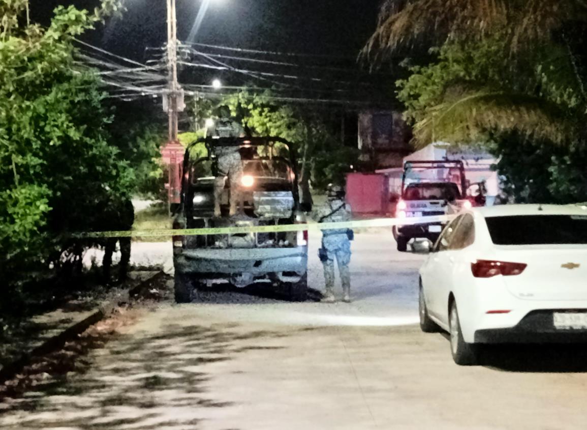 Balean automóvil en colonia de Coatzacoalcos