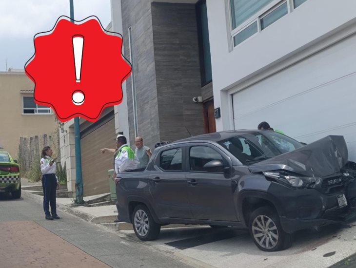 Camioneta choca contra vivienda en Monte Magno en Xalapa: ¿imprudencia o falla mecánica?