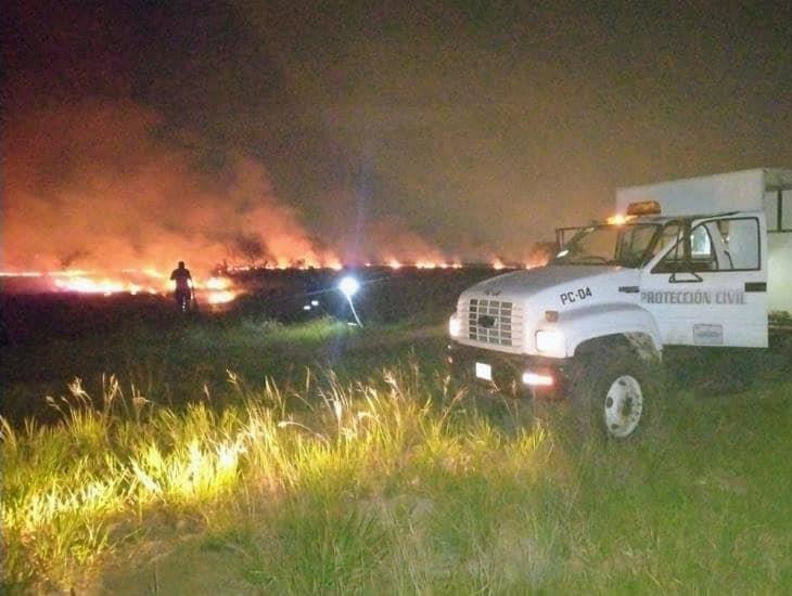 Atienden con éxito incendios de pastizales en Nanchital