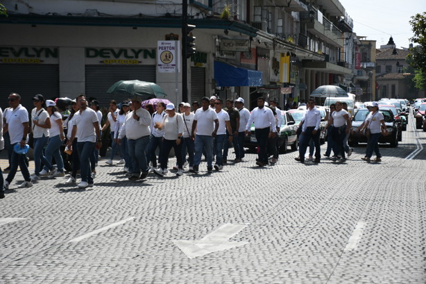 Maestros marchan en Xalapa, no es con tintes políticos; responden (+VIDEO)