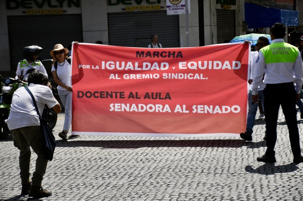 Maestros marchan en Xalapa, no es con tintes políticos; responden (+VIDEO)
