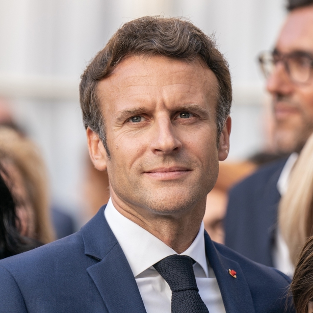 Presidente de Francia Emmanuel Macron recibe bofetada en público de su esposa |VIDEO