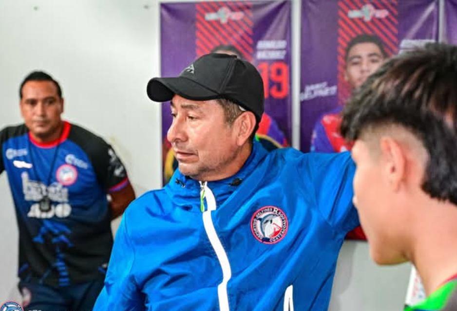 Humberto Andrade ya no es más técnico de Delfines