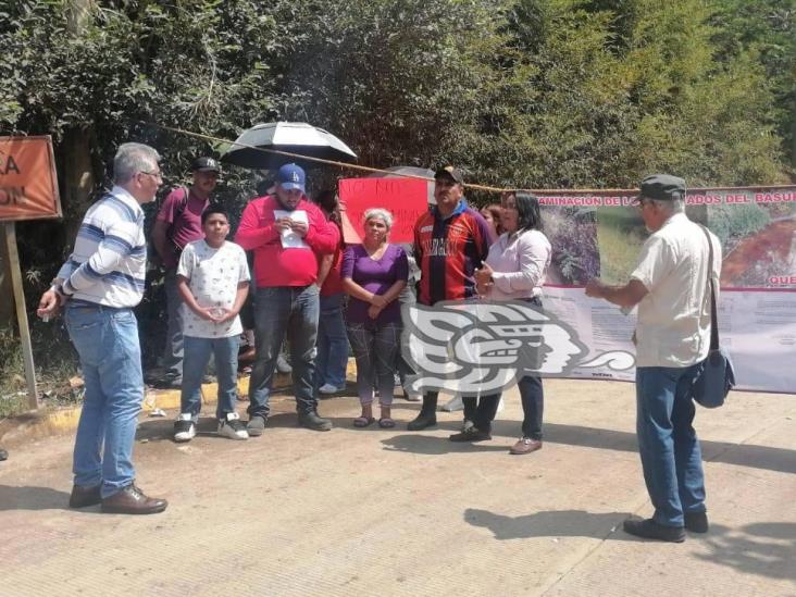 Relleno sanitario contamina con lixiviados a terrenos de Chiltoyac, acusan en protesta