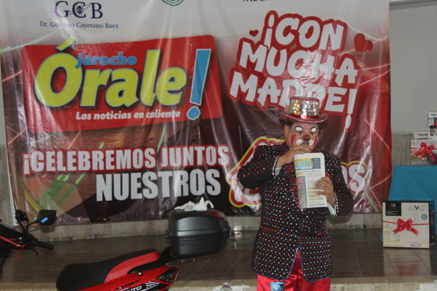 Órale! Jarocho cumple XV años y lleva a cabo el evento ´Con mucha madre´