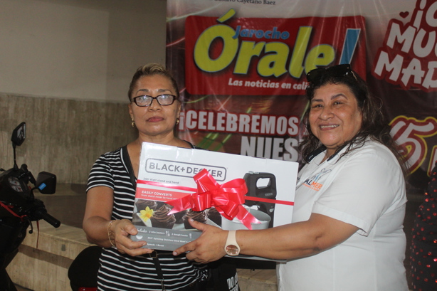 Órale! Jarocho cumple XV años y lleva a cabo el evento ´Con mucha madre´