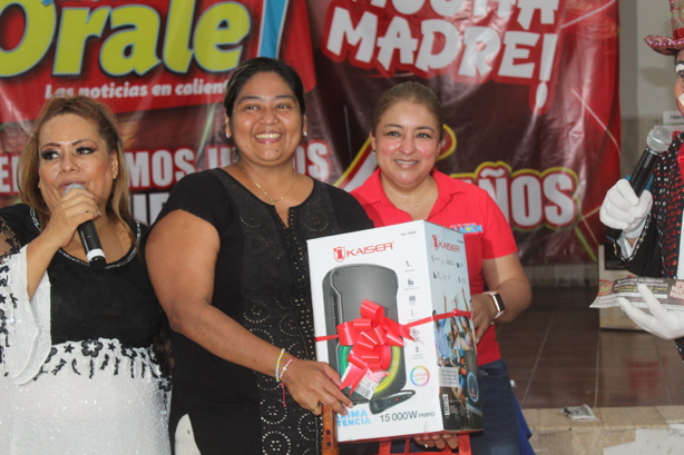 Órale! Jarocho cumple XV años y lleva a cabo el evento ´Con mucha madre´