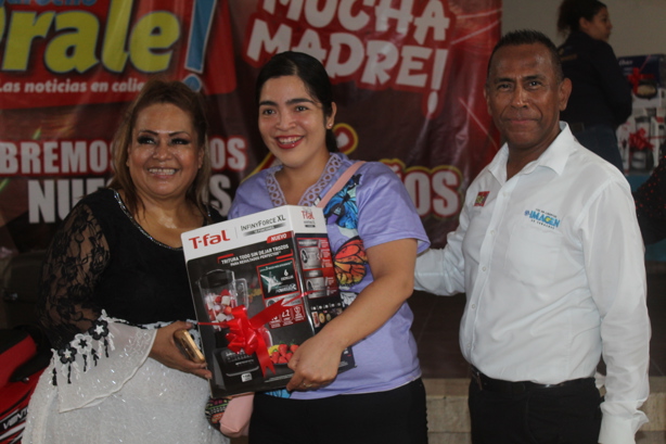 Órale! Jarocho cumple XV años y lleva a cabo el evento ´Con mucha madre´