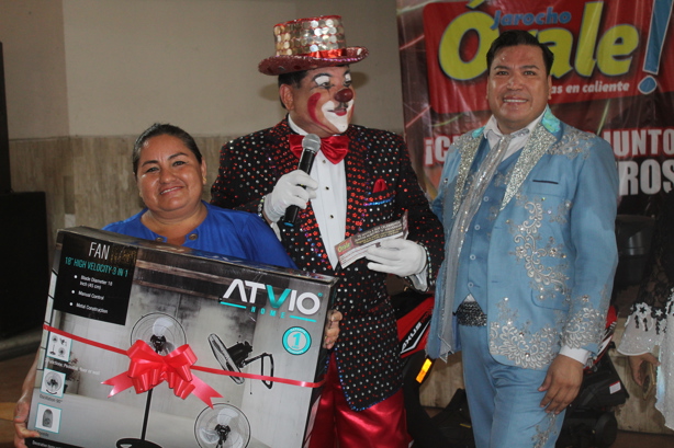 Órale! Jarocho cumple XV años y lleva a cabo el evento ´Con mucha madre´