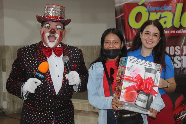 Órale! Jarocho cumple XV años y lleva a cabo el evento ´Con mucha madre´
