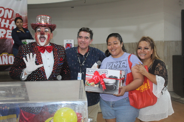 Órale! Jarocho cumple XV años y lleva a cabo el evento ´Con mucha madre´