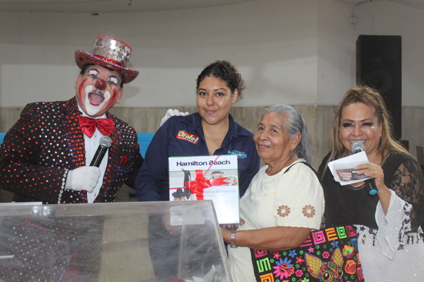 Órale! Jarocho cumple XV años y lleva a cabo el evento ´Con mucha madre´