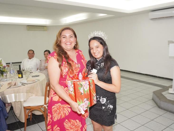 Club de Leones de Veracruz realiza festejo para las mamás leonas, por el Día de las Madres 