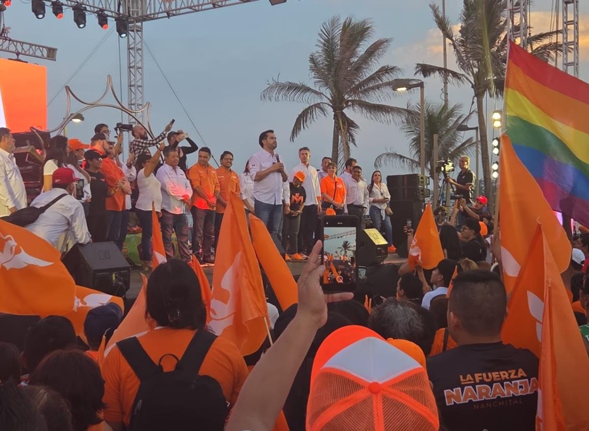 Álvarez Máynez acompaña a El Gallo en cierre de campaña en Coatzacoalcos